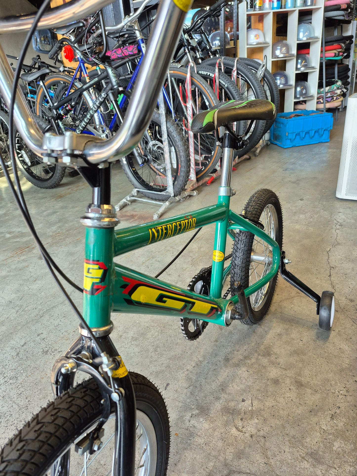 Bike 16 Interceptor (suitable for kids aged 4–5 years old)