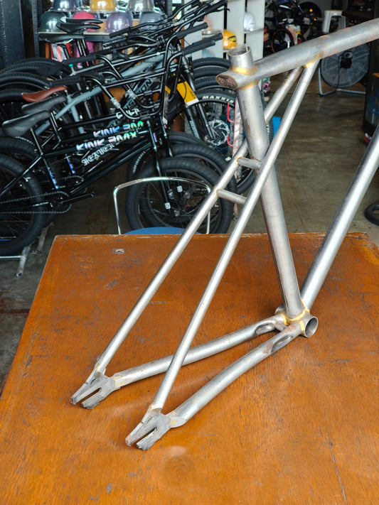 Ave Maldea, Triple Triangle Frame