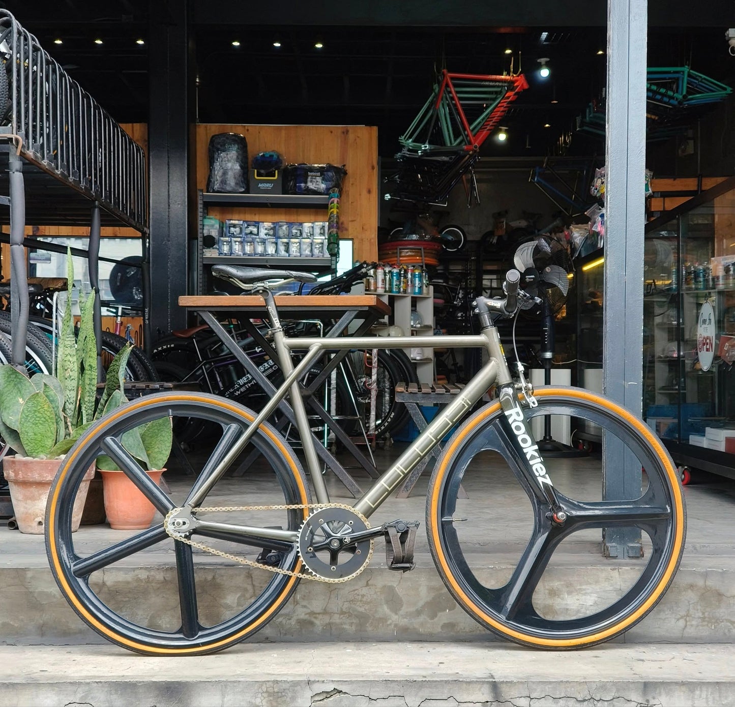 Colossi Triple Triangle Custom Built Bike (Preowned)