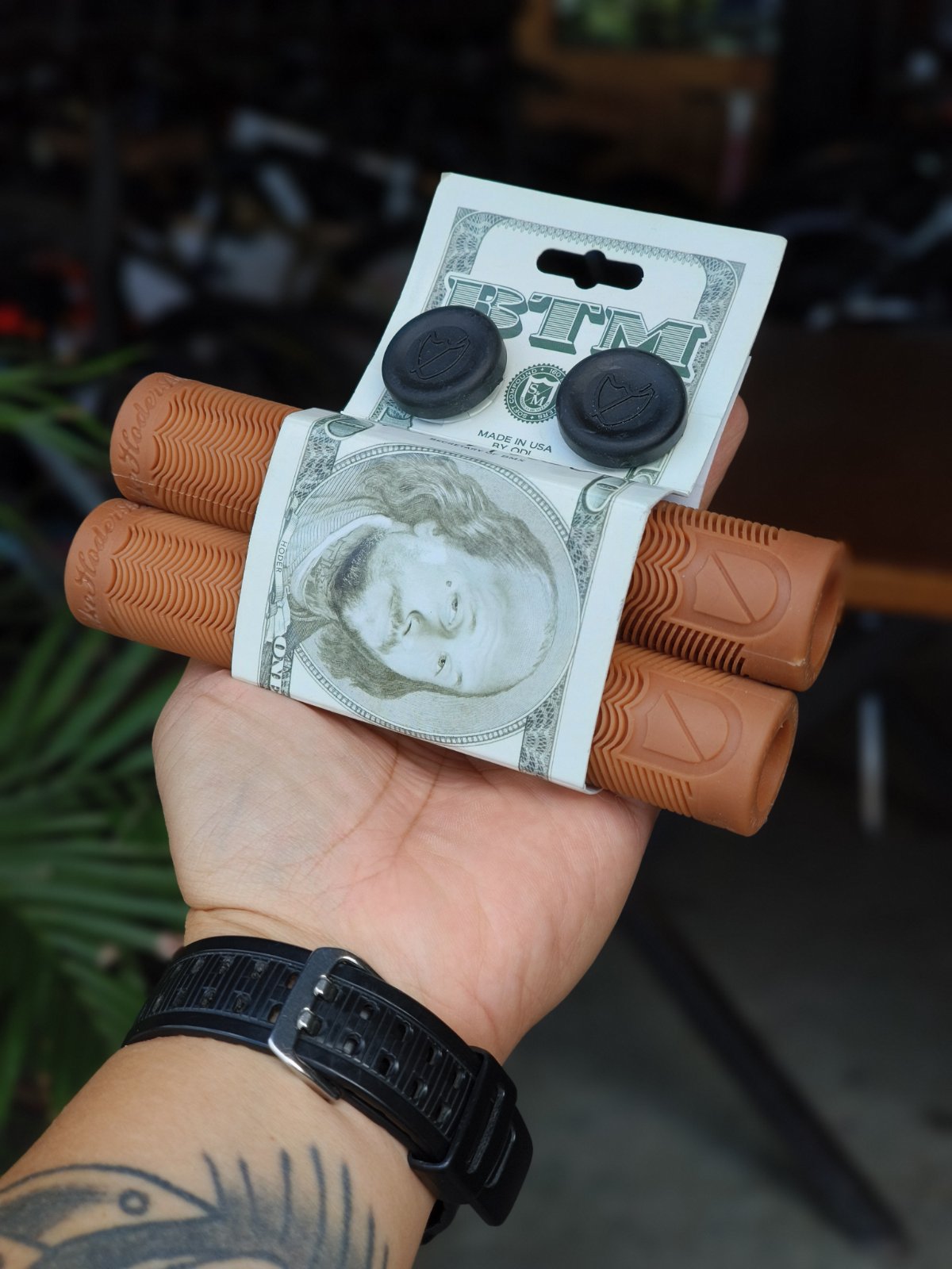 S&M BTM Hoder Grips (available in Black & Gum)