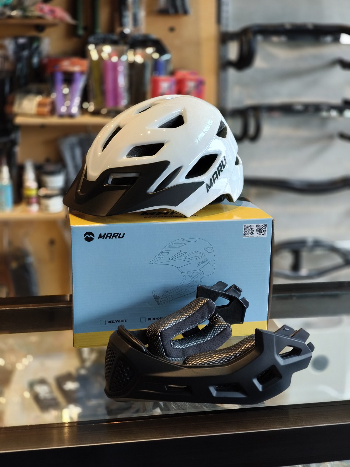 Kids Helmet Maru, Full face - Black White