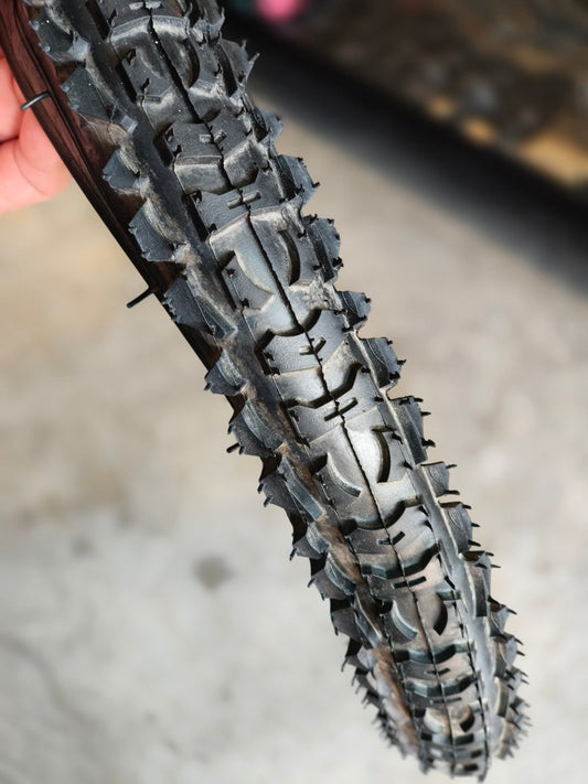 Tire 18 x 2.125 Leo (sold per piece)