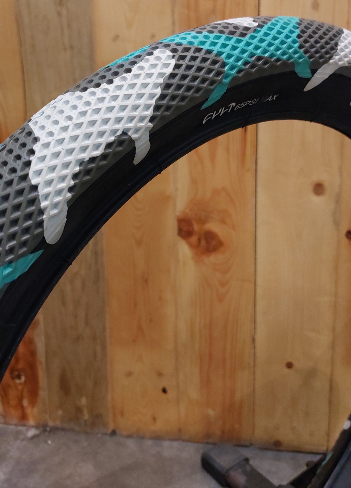 Cult x Vans BMX Tire 20 x 2.40" Camo
