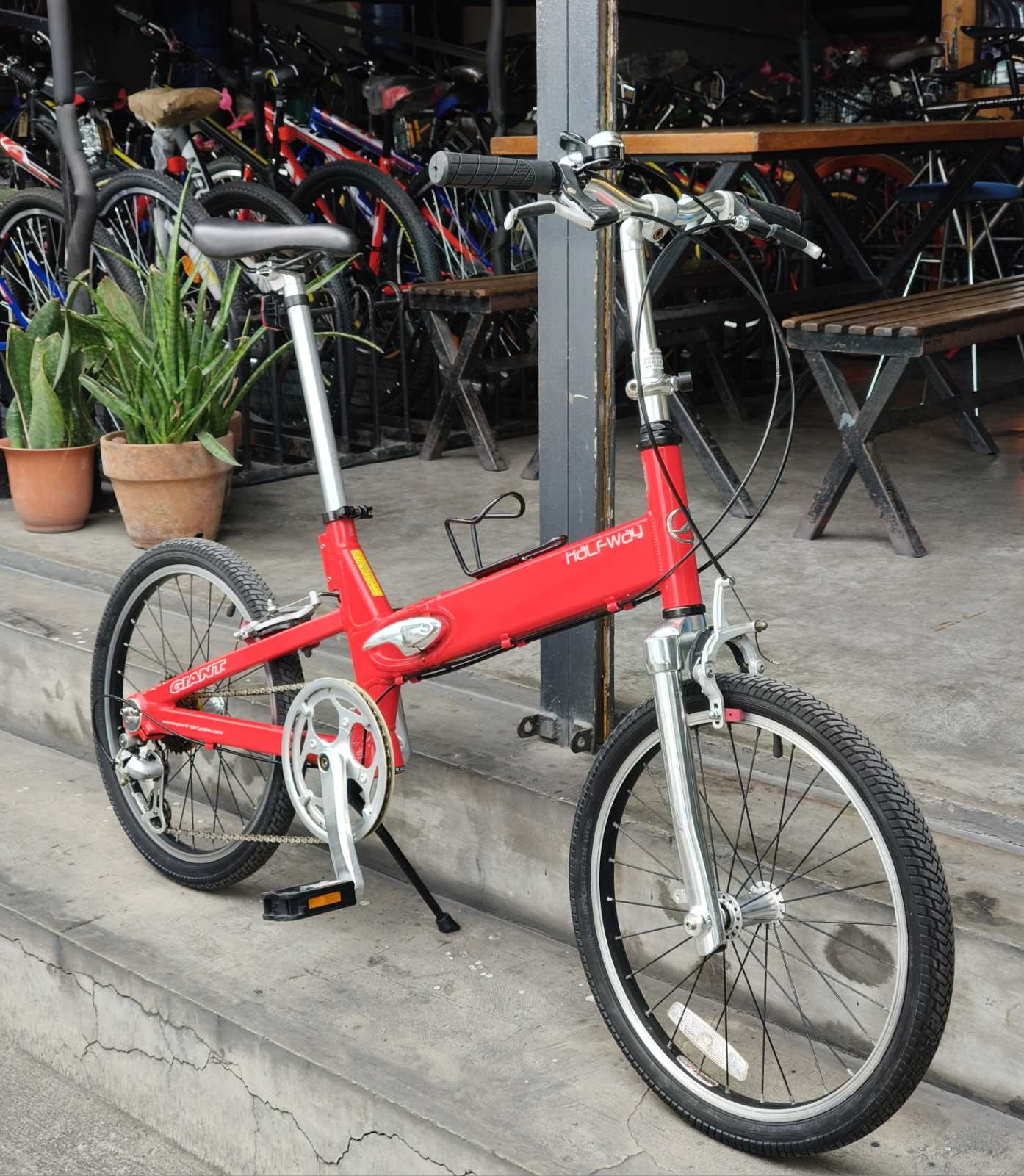 GIANT HALFWAY FOLDING BIKE - Preowned