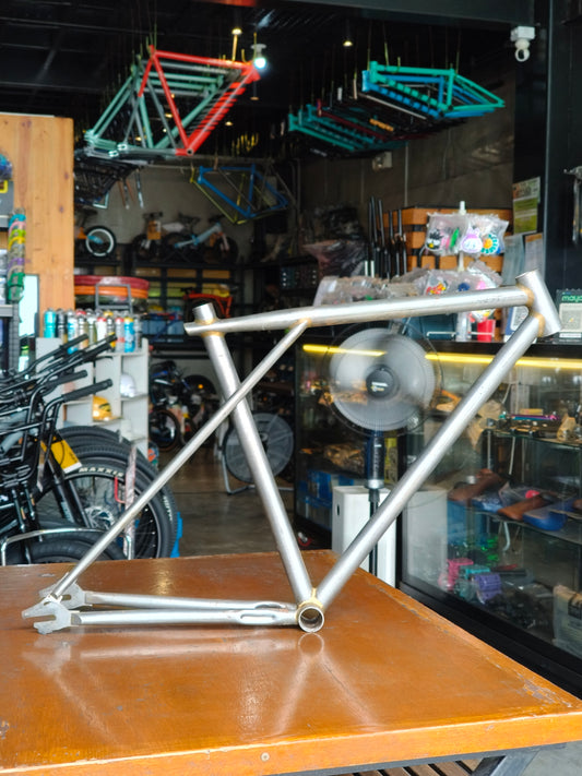 Ave Maldea, Triple Triangle Frame