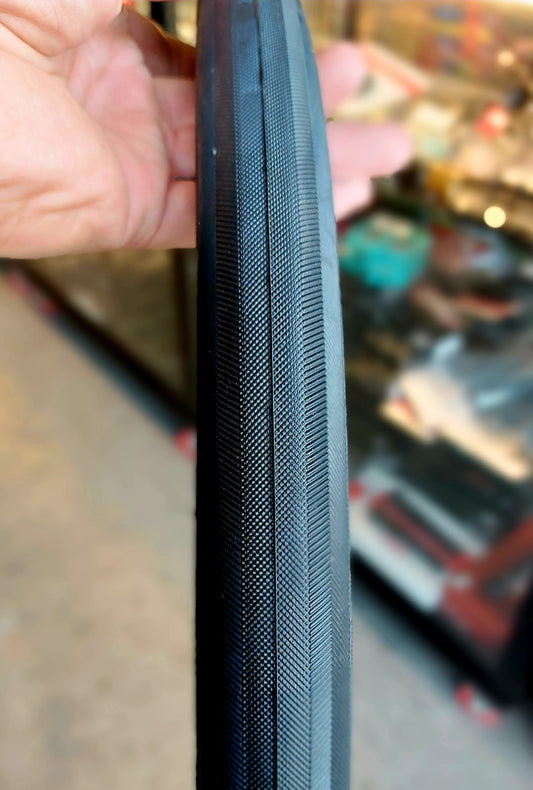 Tire 700 x 25C  & 28C Mini Shark (Wire On) - Chaoyang