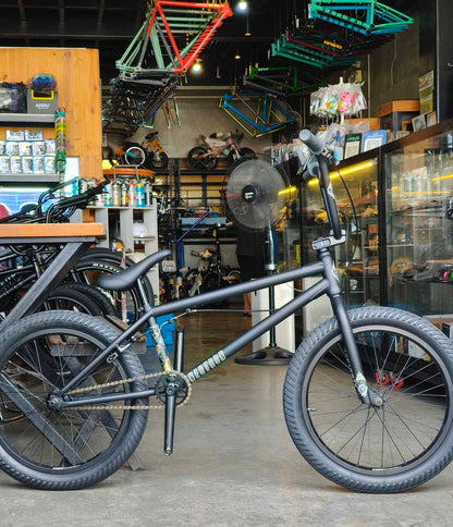 Flybikes - Bike 20 Neutron (Flat Black)