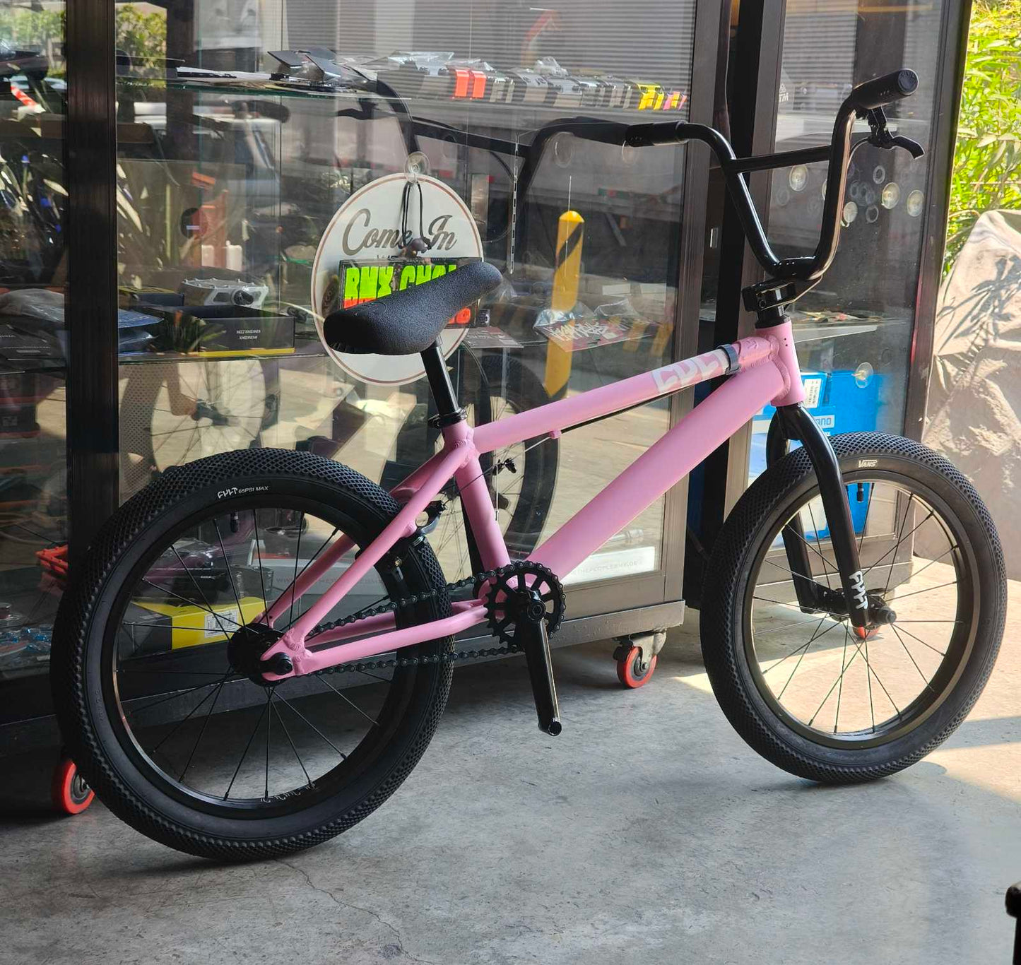 CULT JUVI 18" – MATTE PINK