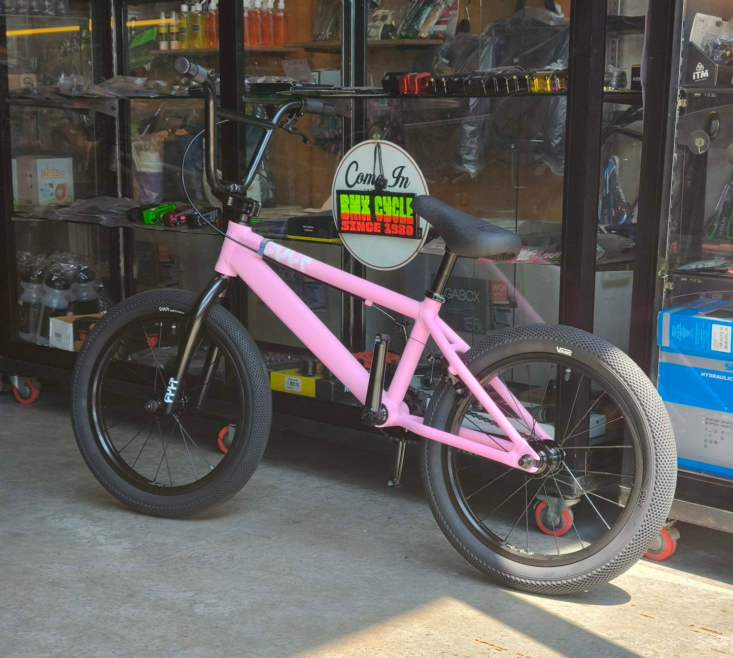 CULT JUVI 18" – MATTE PINK