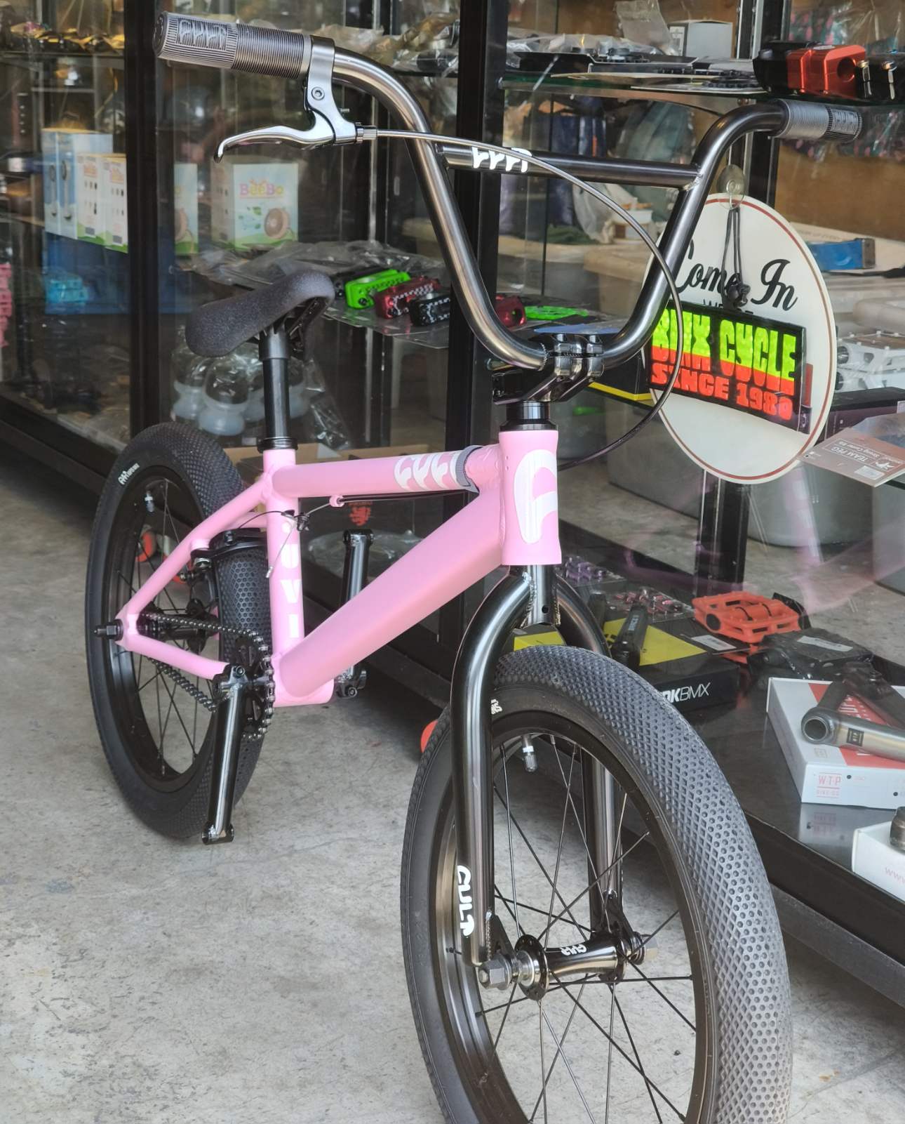 CULT JUVI 18" – MATTE PINK