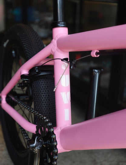 CULT JUVI 18" – MATTE PINK
