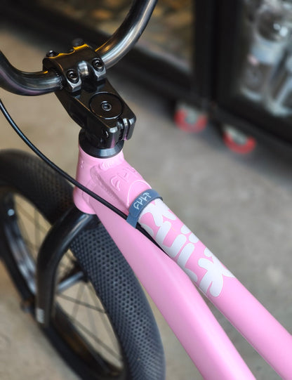 CULT JUVI 18" – MATTE PINK
