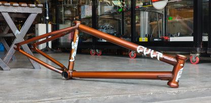 CULT DAK FRAME – Dakota Roche Signature / Pat Freyne Translucent Brown Colorway / 20.75" TT