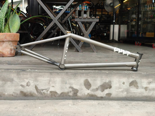 CULT SHORTY FRAME – KILIAN ROTH / PHOSPHATE RAW 20.5"