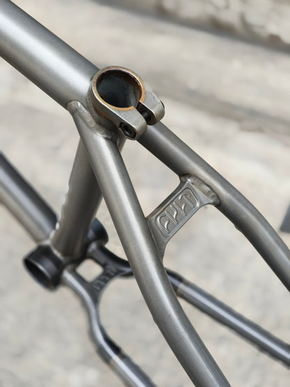 CULT SHORTY FRAME – KILIAN ROTH / PHOSPHATE RAW 20.5"