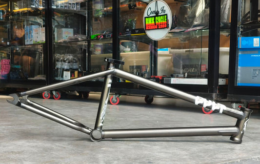 CULT BIGGIE IC2 FRAME – Devon Smillie Signature