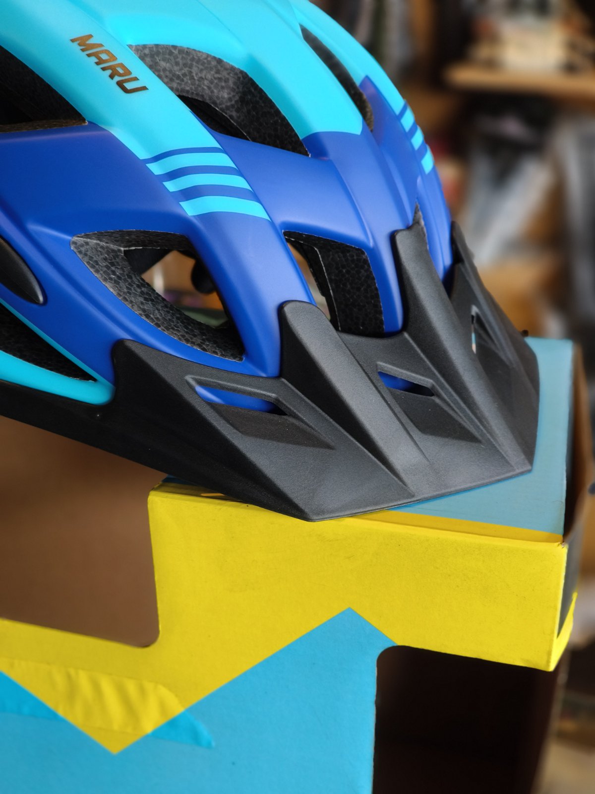 Helmet MTB Maru Tracer (available in Blue & Purple)