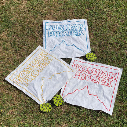 Kompak Projek, Packable microfiber towel (available in various colors)