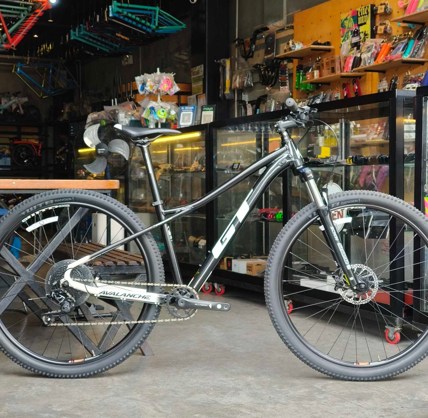 GT, Avalanche Comp (Small)- 29"