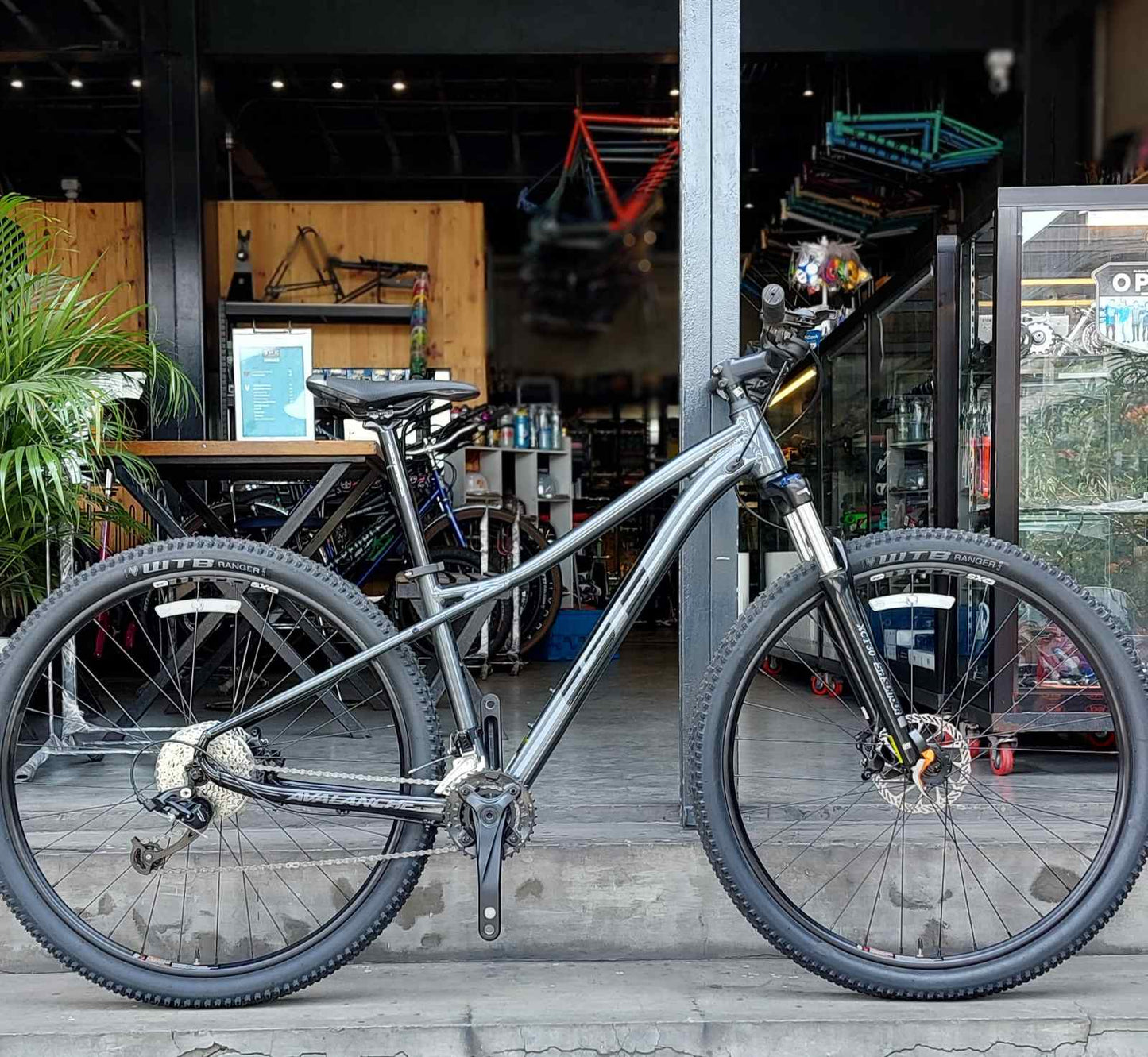 GT, Avalanche Sport 29 (Small)- Gunmetal