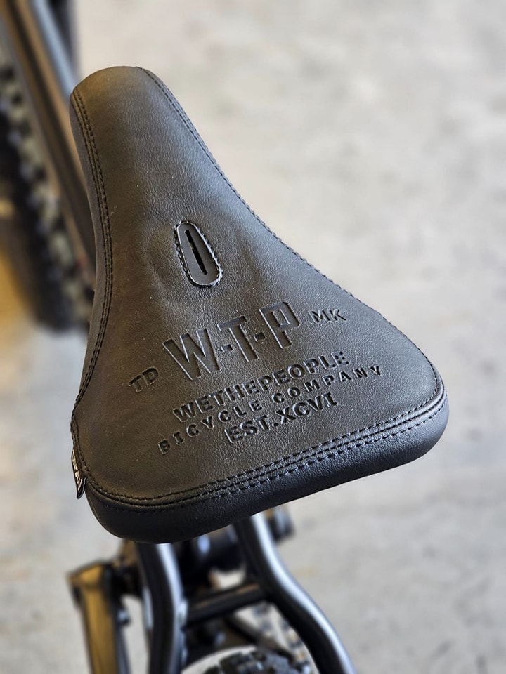 Wethepeople Team Pivotal Seat - Fat (black / brown)