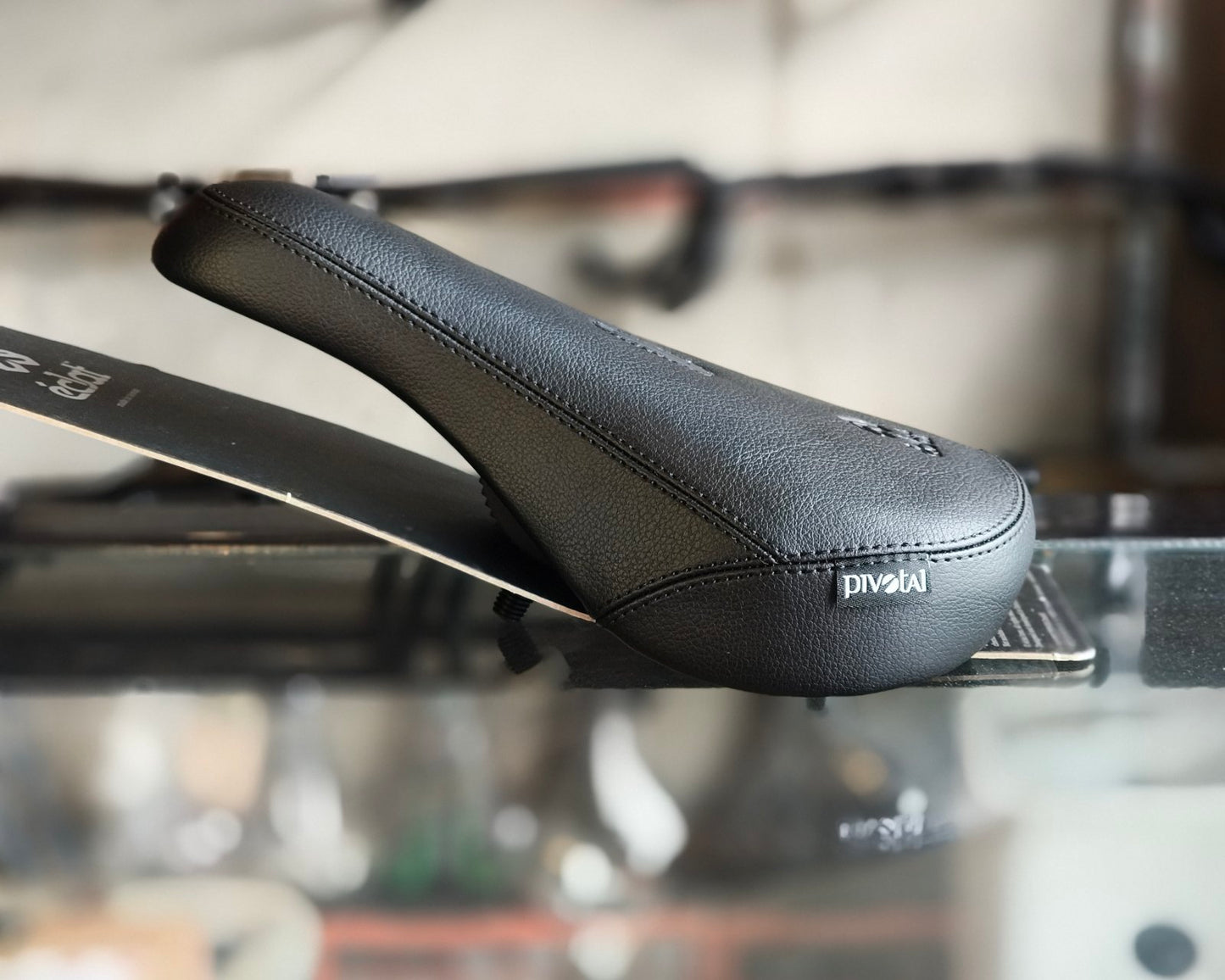 ÉCLAT BIOS PIVOTAL SEAT – BLACK