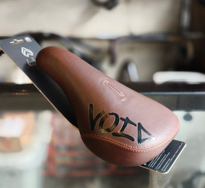ÉCLAT VOID PIVOTAL SEAT – BROWN