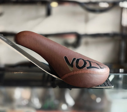 ÉCLAT VOID PIVOTAL SEAT – BROWN