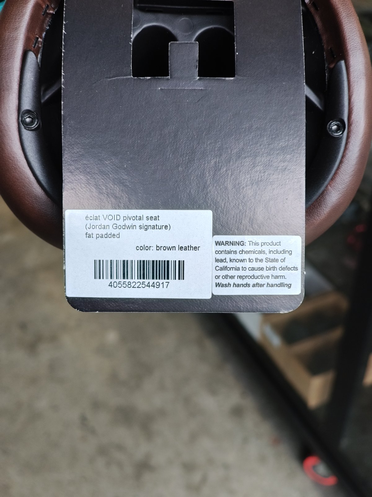 ÉCLAT VOID PIVOTAL SEAT – BROWN