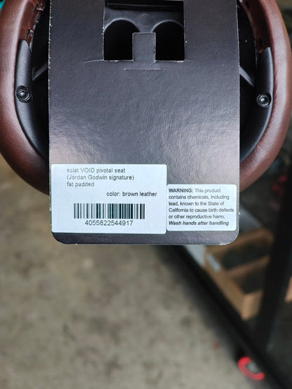 ÉCLAT VOID PIVOTAL SEAT – BROWN
