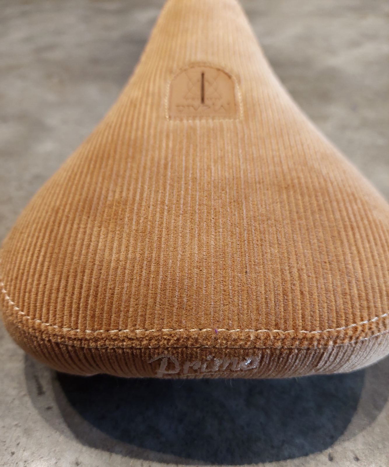 Primo Biscuit Pivotal Seat - Tan