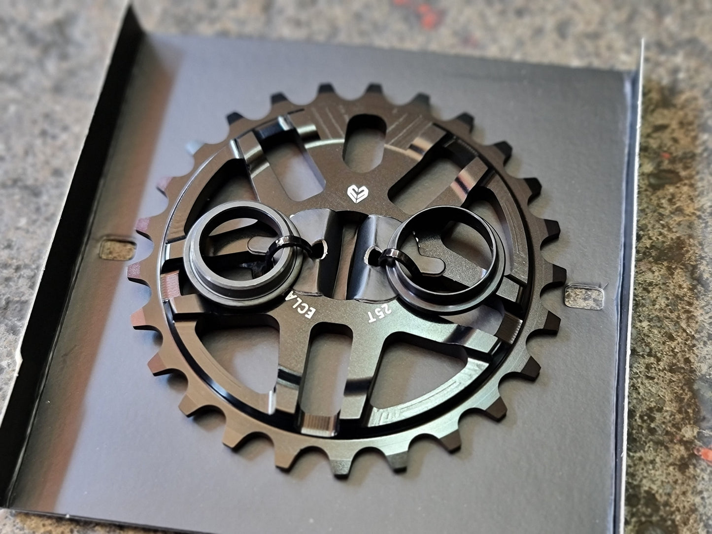 Eclat, Abyss Sprocket 25T - Black