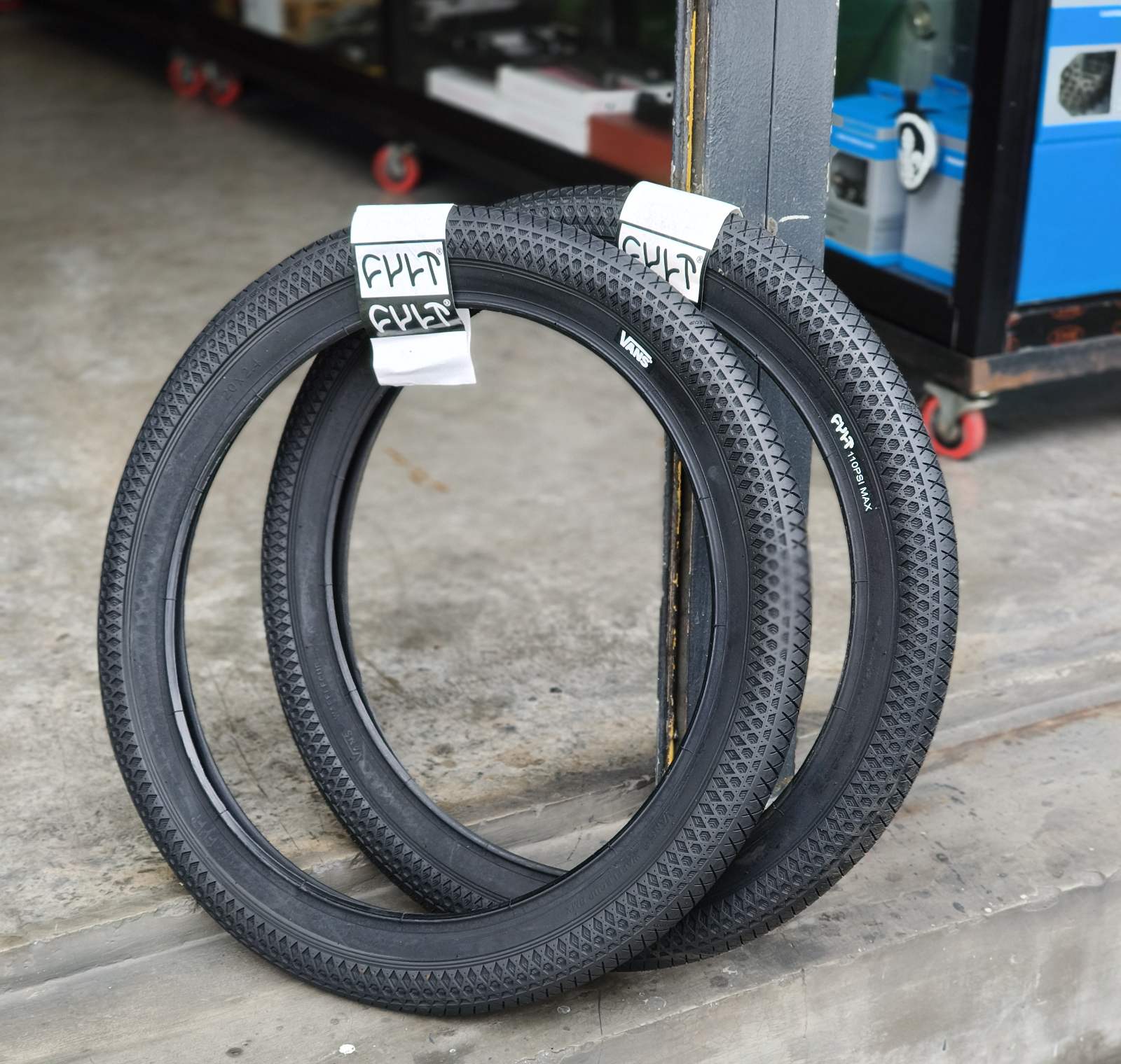 Cult x Vans Wafflecup Tire 20 x 2.4