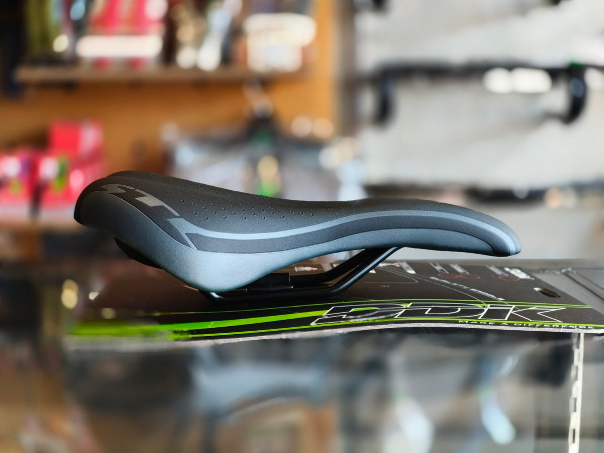 DDK Saddle Model D3733 Snake